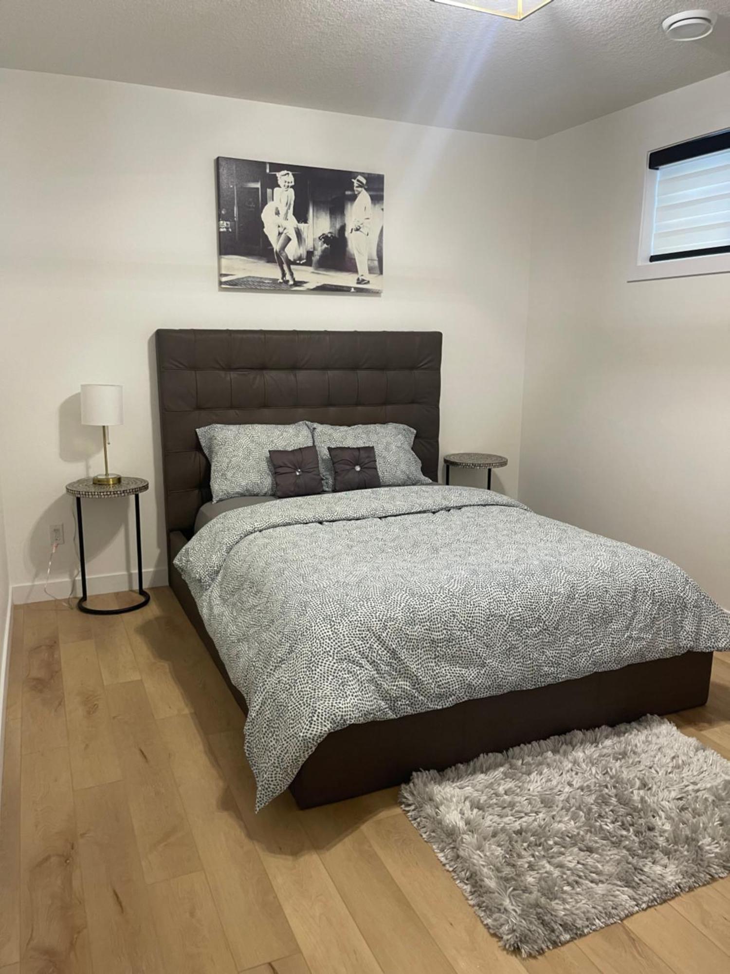 Stylish 2 Bedroom Suite In Sw Edmonton Close To Windermere And Edmonton International Airport المظهر الخارجي الصورة