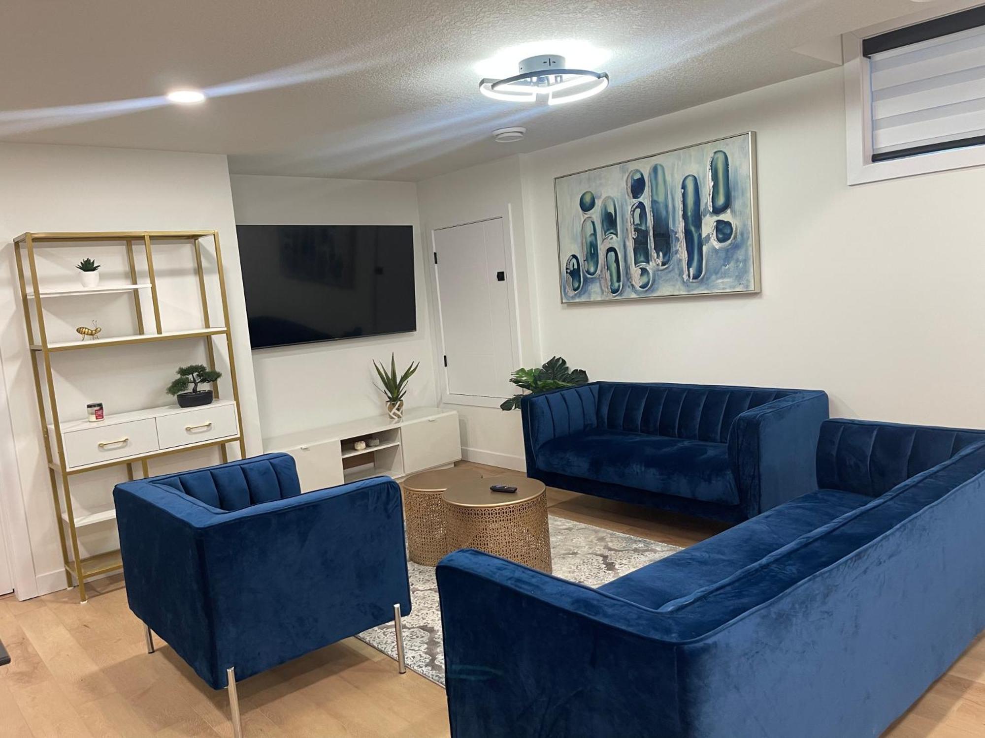 Stylish 2 Bedroom Suite In Sw Edmonton Close To Windermere And Edmonton International Airport المظهر الخارجي الصورة
