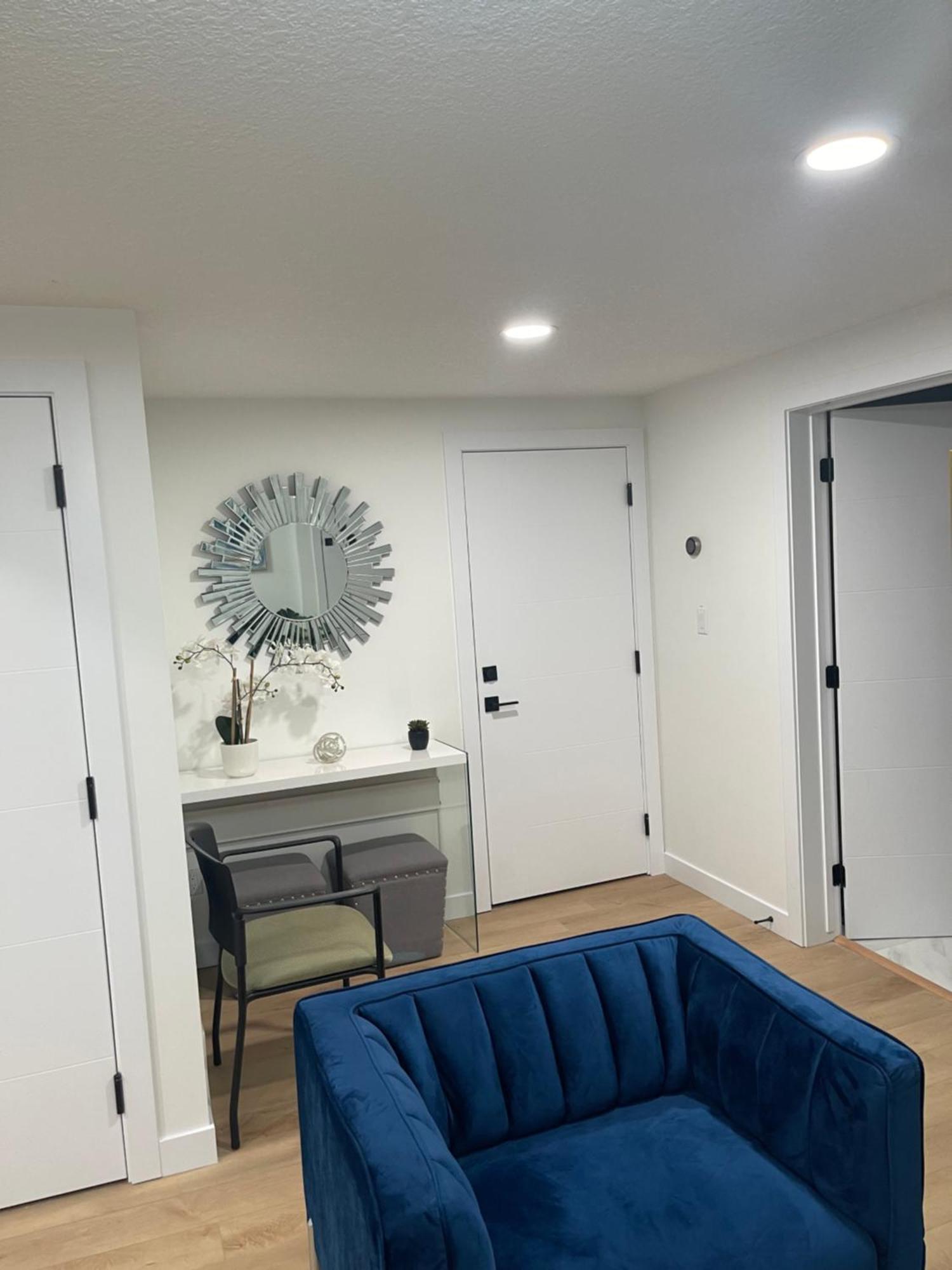 Stylish 2 Bedroom Suite In Sw Edmonton Close To Windermere And Edmonton International Airport المظهر الخارجي الصورة