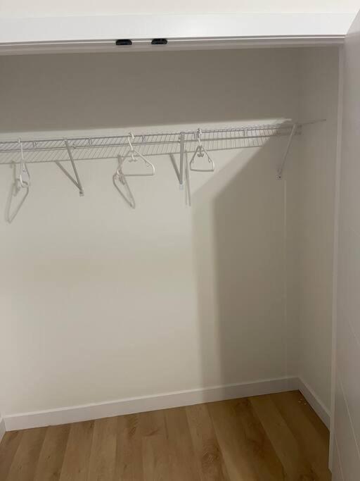 Stylish 2 Bedroom Suite In Sw Edmonton Close To Windermere And Edmonton International Airport المظهر الخارجي الصورة
