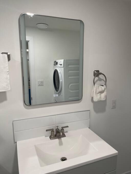 Stylish 2 Bedroom Suite In Sw Edmonton Close To Windermere And Edmonton International Airport المظهر الخارجي الصورة